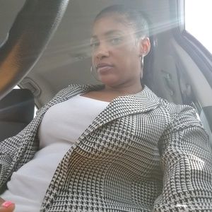 Meet your Posher, Ebony